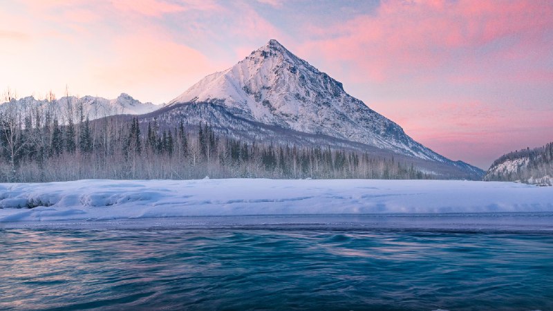 国王山, 楚加奇山脉, 阿拉斯加, 美国 (© Chris Moore - Exploring Light Photography/TANDEM Stills + Motion)via Bing每日壁纸