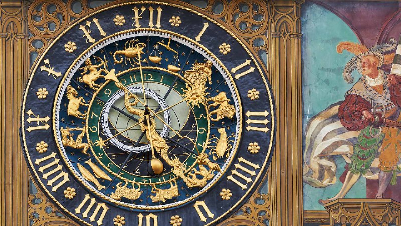 乌尔姆市政厅的天文钟, 德国 (© Tomekbudujedomek/Getty Images)via Bing每日壁纸