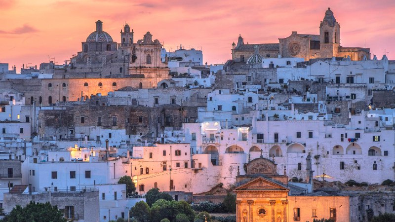 黄昏下的奥斯图尼, 普利亚, 意大利 (© Feng Wei Photography/Getty Images)source