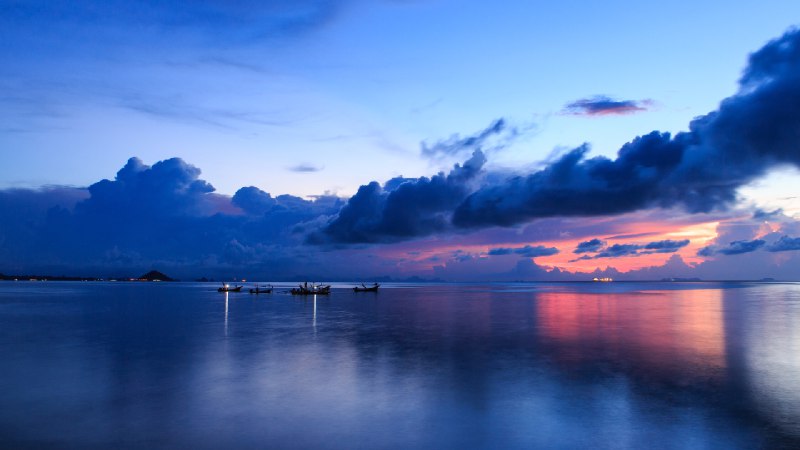 苏梅岛的港口和长尾船, 泰国 (© Foto2rich/Shutterstock)via Bing每日壁纸