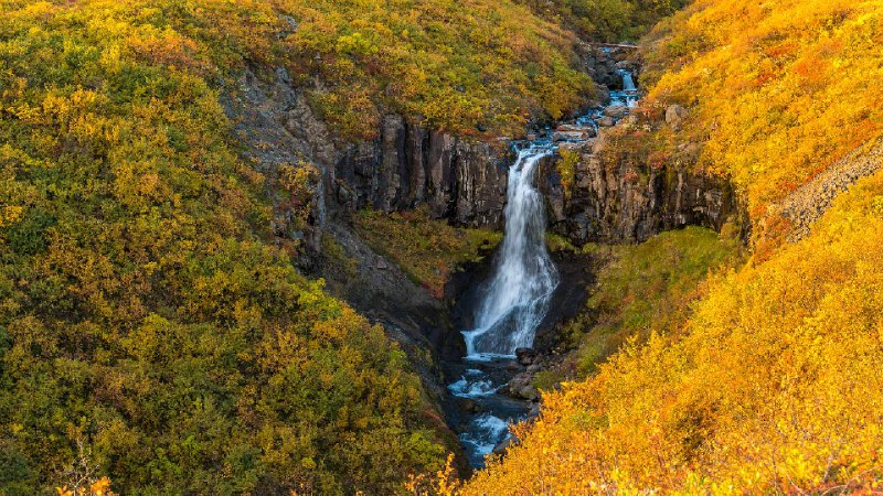 斯卡夫塔山的瀑布，瓦特纳冰川国家公园，冰岛 (© Nopasorn Kowathanakul/Getty Images)source