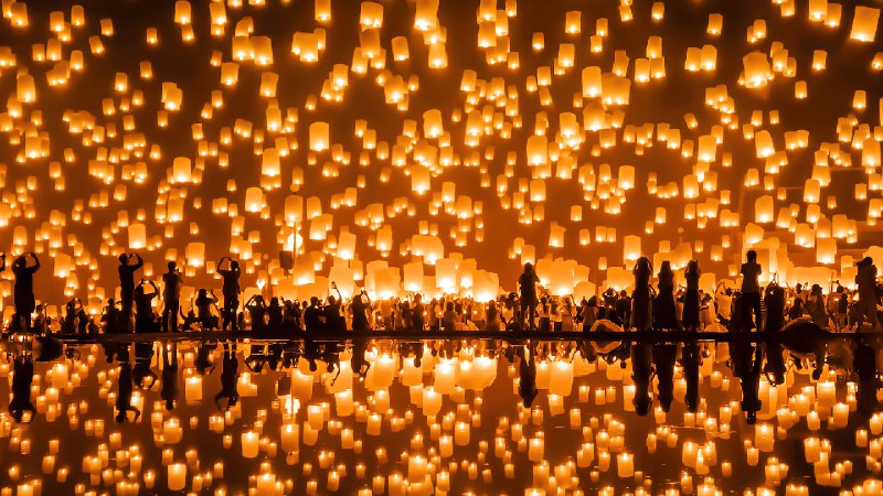 义蓬灯节 ，清迈，泰国 (© tampatra/Getty Images)source