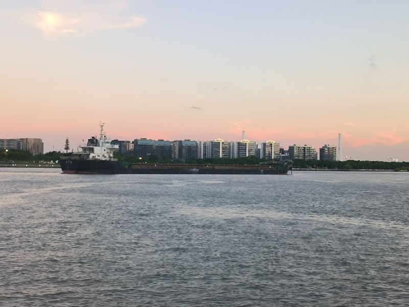 以后周五下班了就去吃一顿麦当劳 去江边散步😙